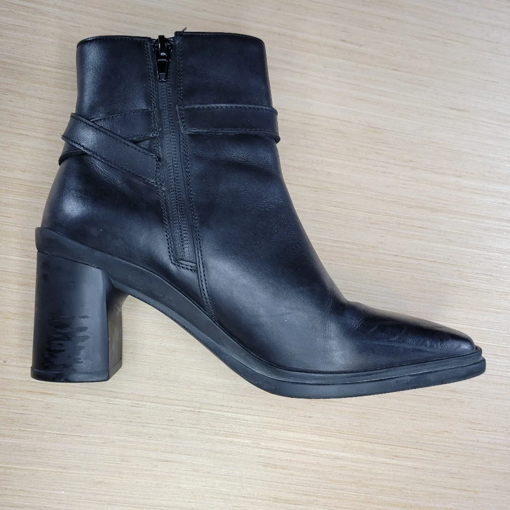 Naturalizer Aimee Black Leather Waterproof Ankle Booties 7M Rainboot